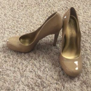 Jessica Simpson pumps